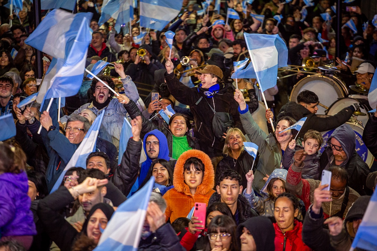 Imagen secundaria de Axel Kicillof: “Este es un triunfo de los bonaerenses para todo el país”